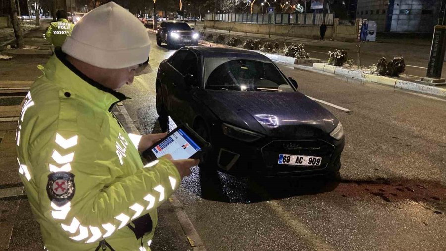 Aksaray’da 2 Hakimin Aracına Çarpan Alkollü Sürücü, Otogarda Kaçarken Yakalandı