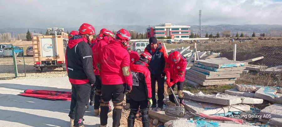 Estü Ve Tepebaşı Belediyesi Ekipleri Ortak Eğitimde