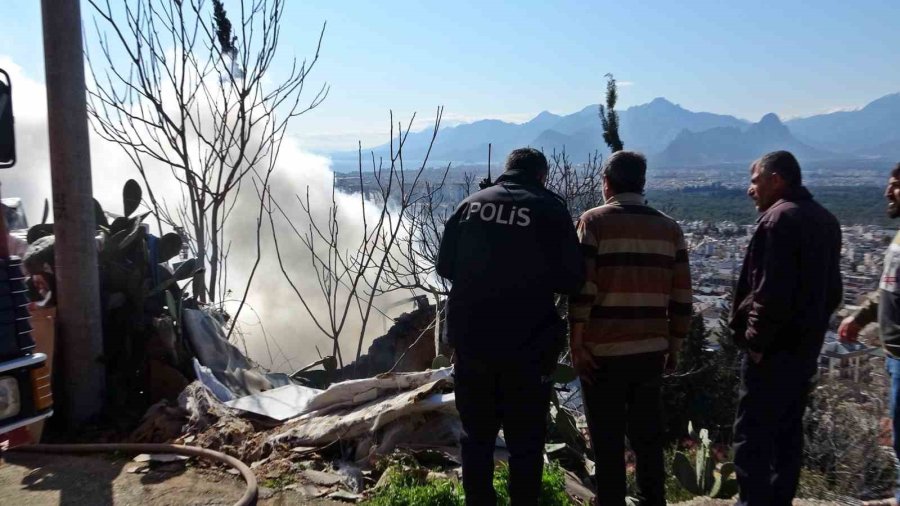 Evinin Yanışını Çaresiz Gözlerle İzledi, Odaların Halini Görünce Başını Duvara Yaslayıp Öylece Kaldı