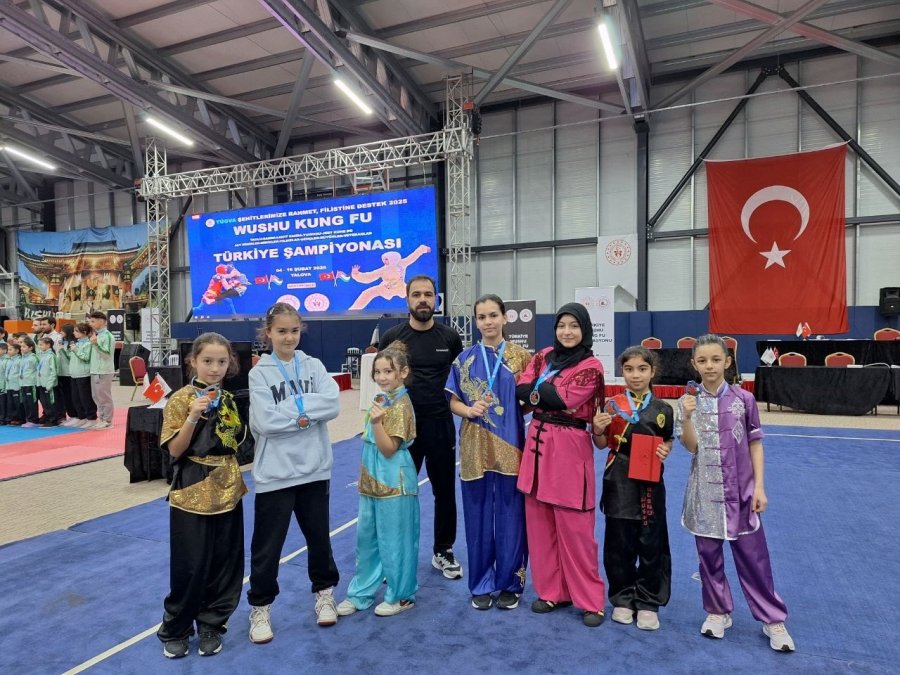 Karamanlı Sporcular Wushu Kung Fu Türkiye Şampiyonası’nda Madalyalarla Döndü