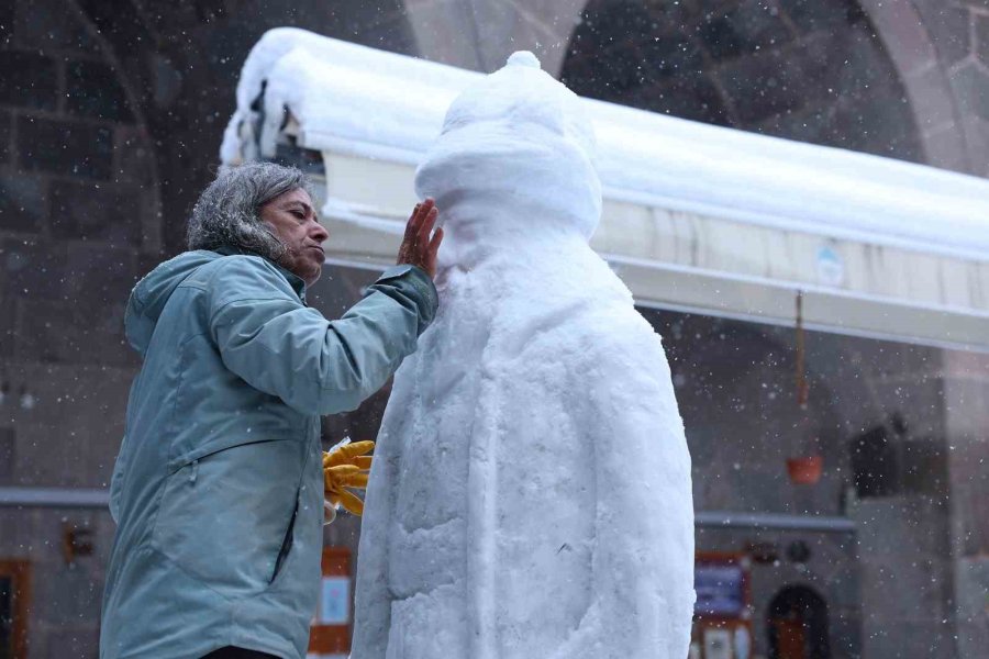 Kayseri’de Kar, Sanatçıların Ellerinde Mimar Sinan’a Dönüştü