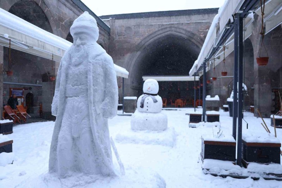 Kayseri’de Kar, Sanatçıların Ellerinde Mimar Sinan’a Dönüştü