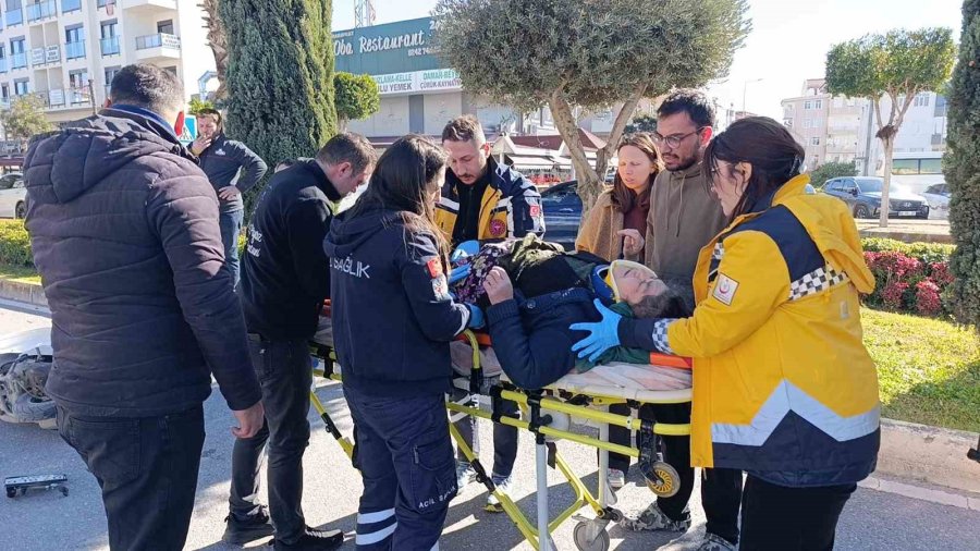 Yaya Geçidinden Karşıya Geçen Motosiklete Kamyonet Çarptı: 2 Yaralı