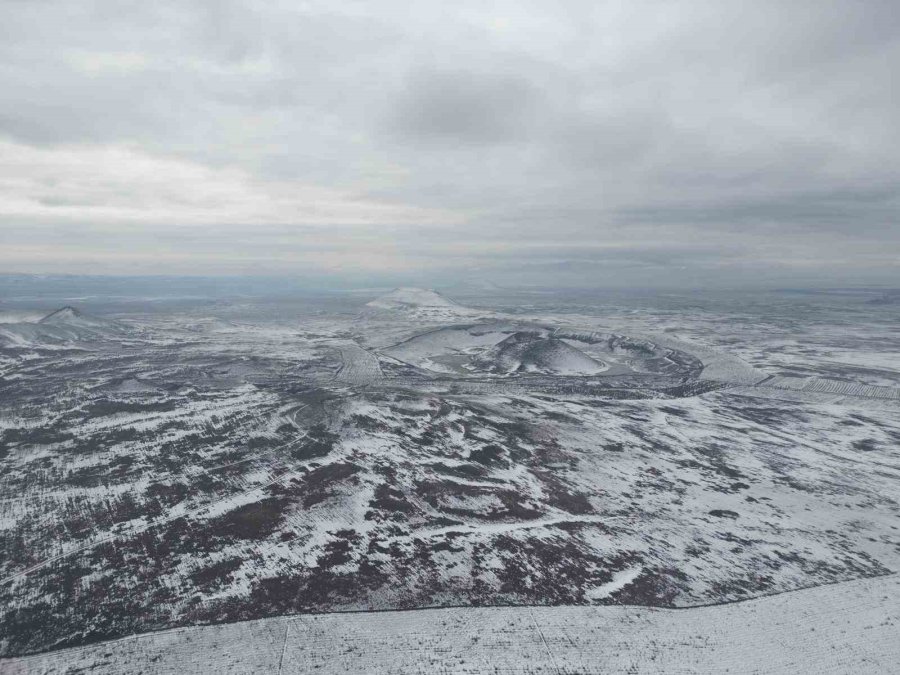 Meke Gölü’ne Kar Yağdı, Eşsiz Manzaralar Oluştu