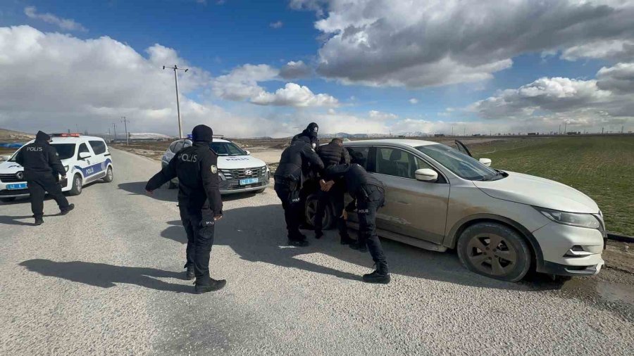 Konya’da Polisten Kaçan Şüpheli Kovalamaca Sonucu Yakalandı