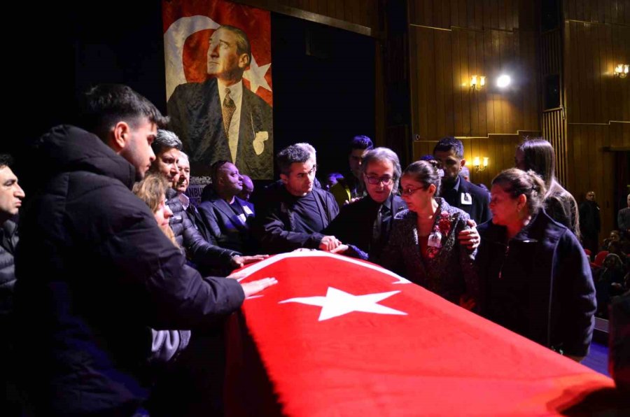 Trafik Kazasında Hayatını Kaybeden Genç Keman Sanatçısı İçin Tören Düzenlendi