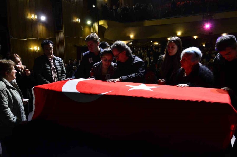 Trafik Kazasında Hayatını Kaybeden Genç Keman Sanatçısı İçin Tören Düzenlendi