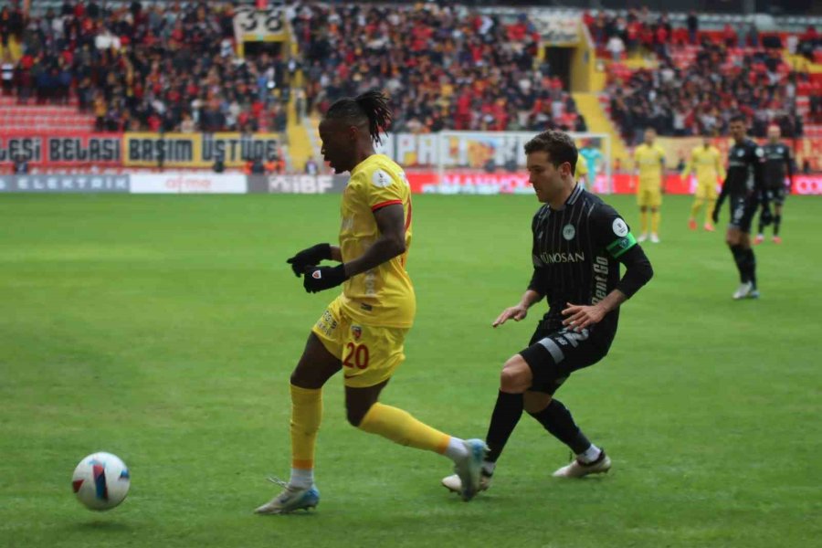 Trendyol Süper Lig: Kayserispor: 2 - Konyaspor: 1 (ilk Yarı)