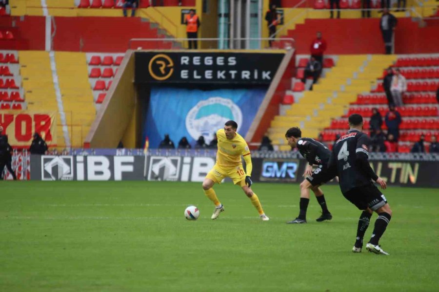 Trendyol Süper Lig: Kayserispor: 2 - Konyaspor: 1 (ilk Yarı)