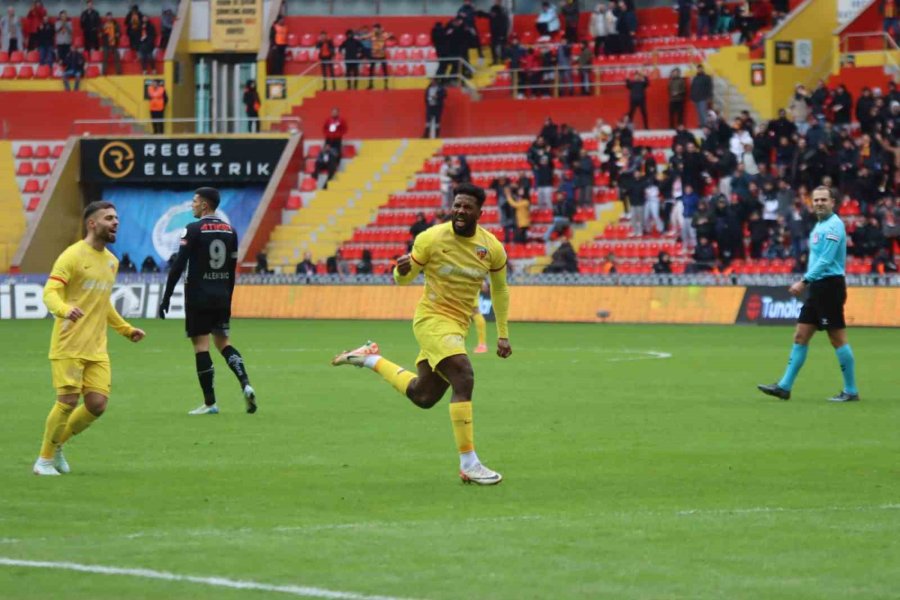 Trendyol Süper Lig: Kayserispor: 2 - Konyaspor: 1 (ilk Yarı)