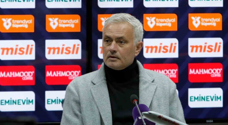 Jose Mourinho: "bir Oyuncu Sakatlandığı Zaman, Başka Bir Oyuncuya Oynama Kapısı Açılır"