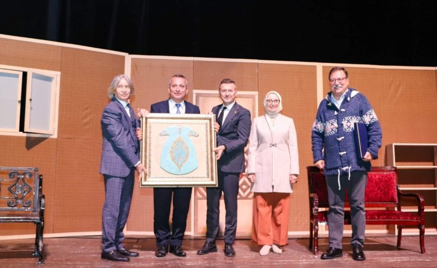 Mersin’de Bağımlılığa Karşı ’beynimdeki Güç’ Adlı Oyunun Galası Yapıldı