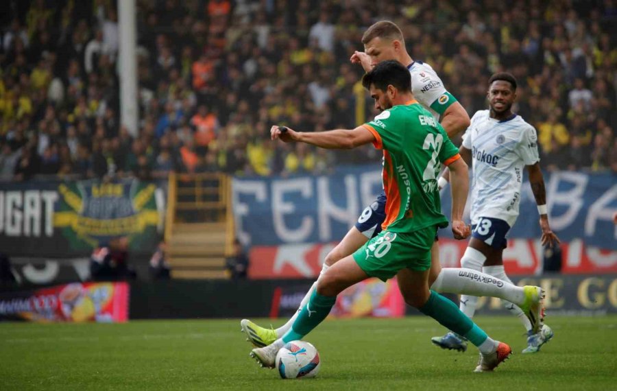 Trendyol Süper Lig: Alanyaspor: 0 - Fenerbahçe: 2 (ilk Yarı)