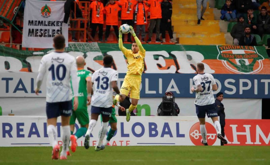 Trendyol Süper Lig: Alanyaspor: 0 - Fenerbahçe: 0 (maç Devam Ediyor)