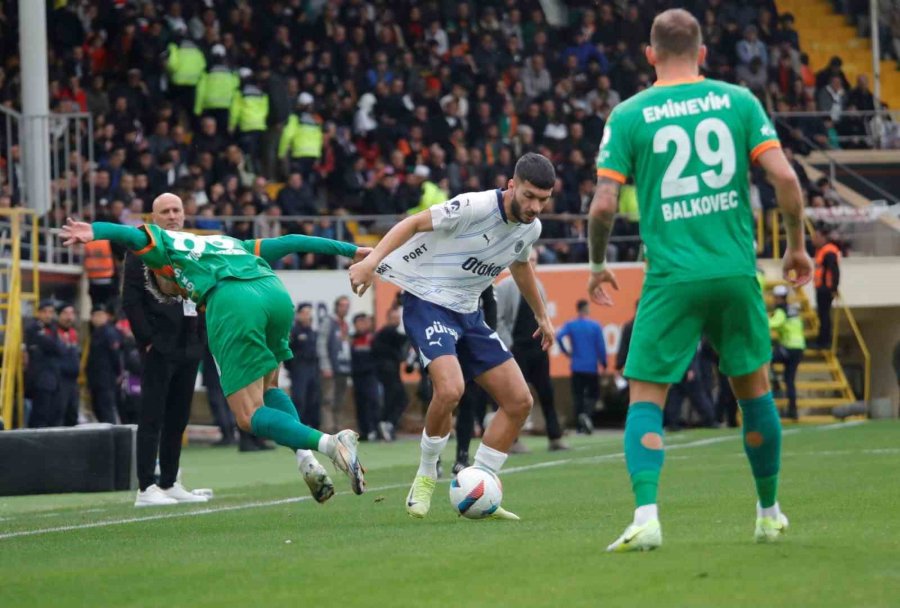 Trendyol Süper Lig: Alanyaspor: 0 - Fenerbahçe: 0 (maç Devam Ediyor)