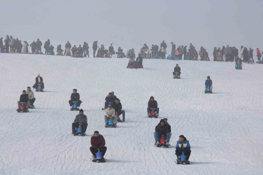 Binlerce Kişi Soluğu Erciyes’te Aldı