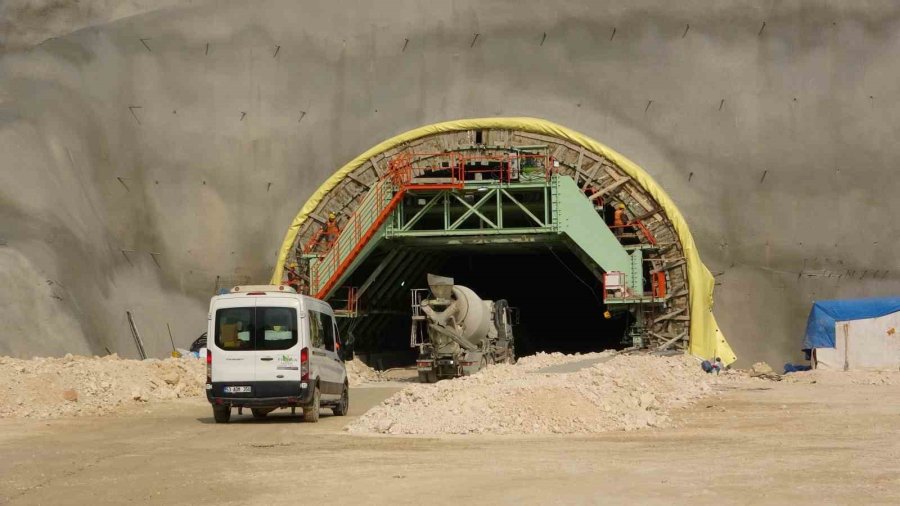 Çeşmeli-erdemli-silifke-taşucu Otoyol Projesi’nde Yüzde 27’lik Kısım Tamamlandı