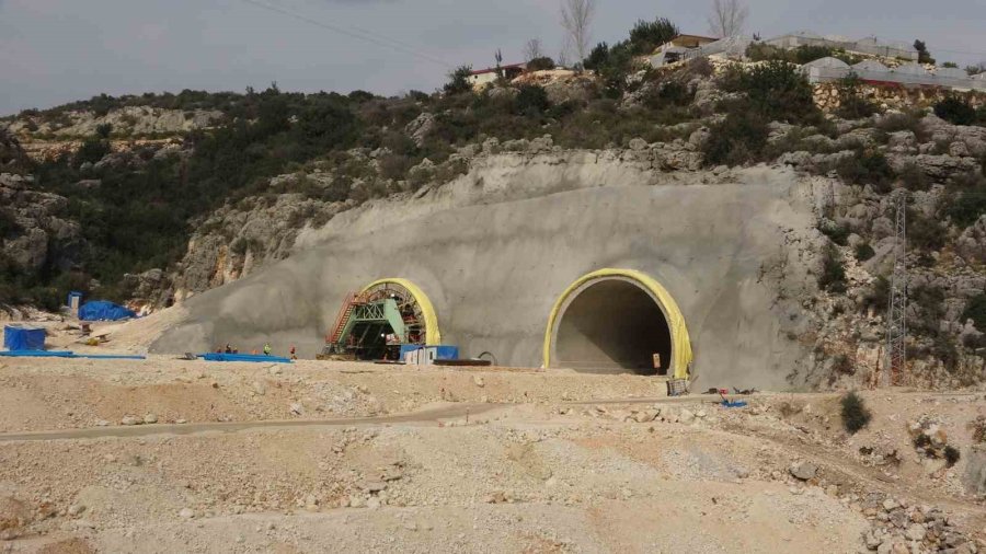 Çeşmeli-erdemli-silifke-taşucu Otoyol Projesi’nde Yüzde 27’lik Kısım Tamamlandı