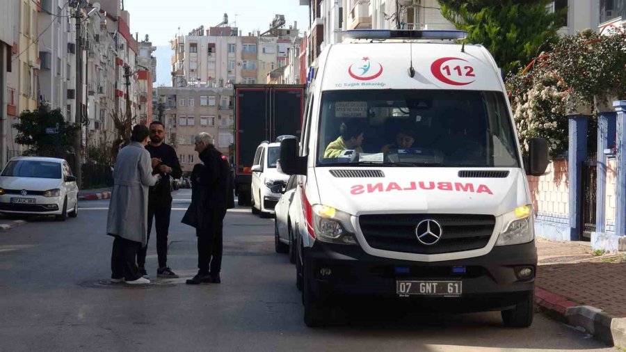 Yanına Alabildiği Tek Şey Pantolonu Oldu, Evinin Yanışını Çaresiz Gözlerle İzledi