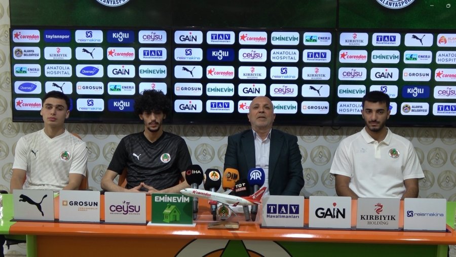 Alanyaspor’da Toplu İmza Töreni