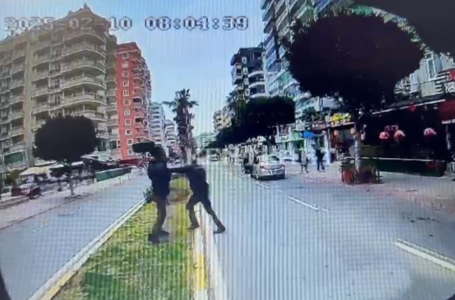 Alanya’da Güvenlik Görevlisinin Bıçakla Yaraladığı Otobüs Şoförü O Anları Anlattı