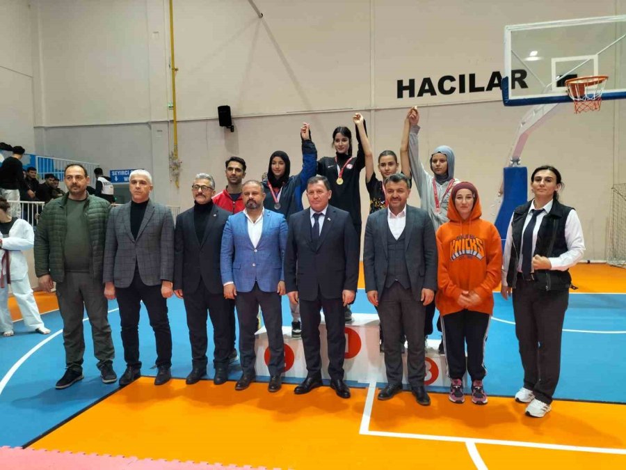 Kayseri’de Okullar Taekwondo Şampiyonası Yapıldı