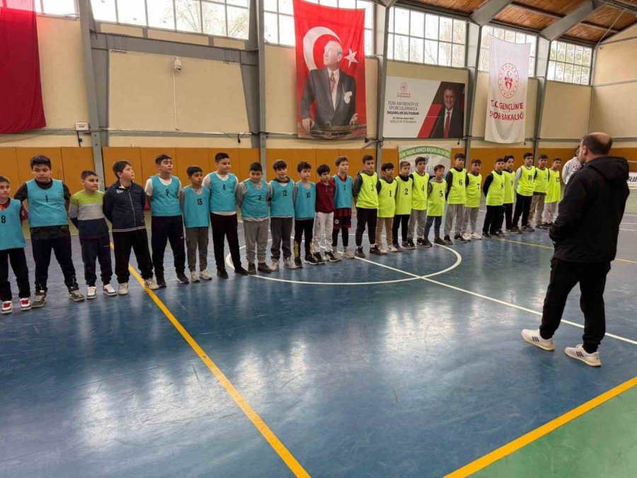 Karapınar’da Geleneksel Çocuk Oyunları Turnuvaları Başladı