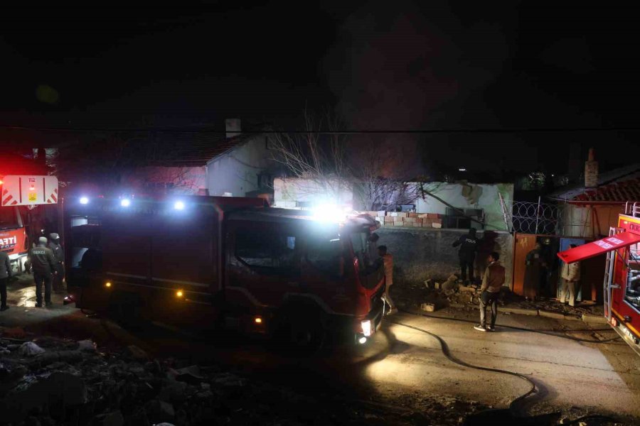 Metruk Kerpiç Evde Çıkan Yangın Çevreye Sıçramadan Söndürüldü