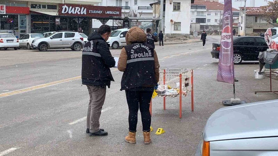 Sokak Ortasındaki Silahlı Çatışma Kamerada: 1 Yaralı