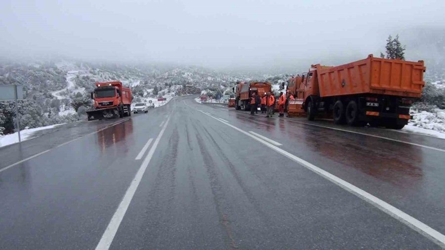 Antalya - Konya Karayolunda Kar Yağışı Etkili Oldu