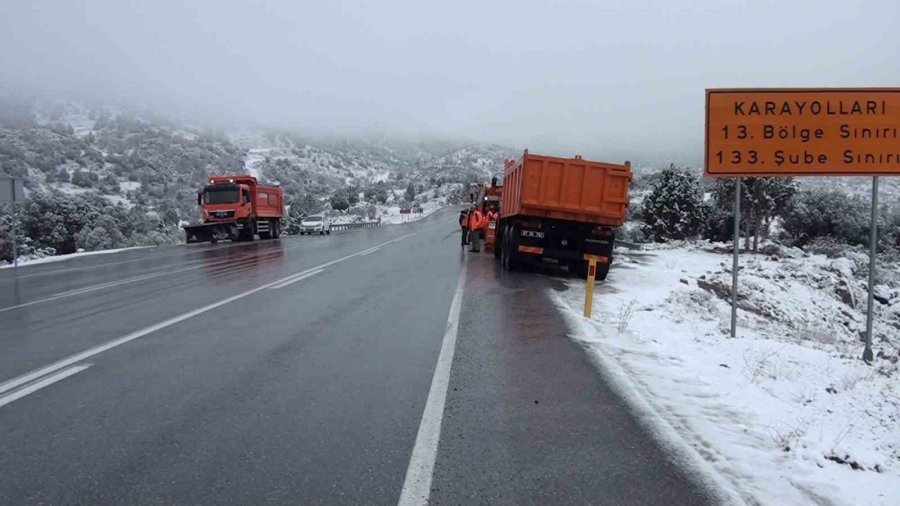 Antalya - Konya Karayolunda Kar Yağışı Etkili Oldu