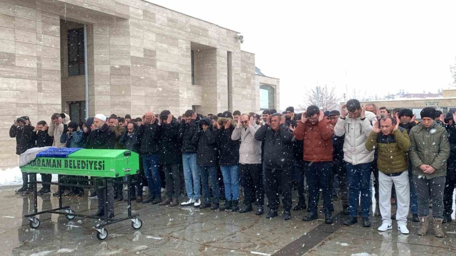 Karaman’da Bıçaklı Kavgada Hayatını Kaybeden Genç Toprağa Verildi