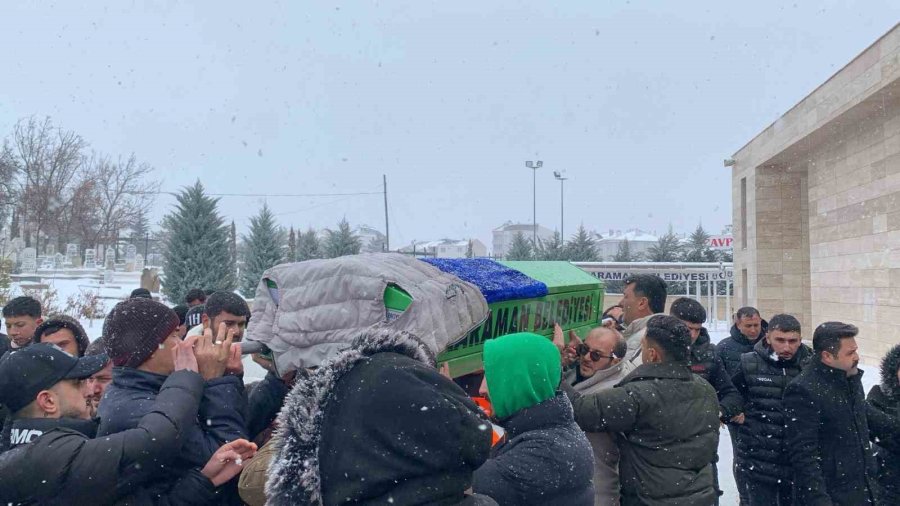 Karaman’da Bıçaklı Kavgada Hayatını Kaybeden Genç Toprağa Verildi