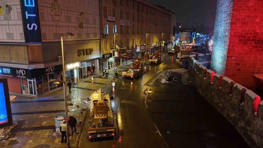 Büyükşehir’den Aydınlatma Bakımı Ve Yenilikçi Projeler