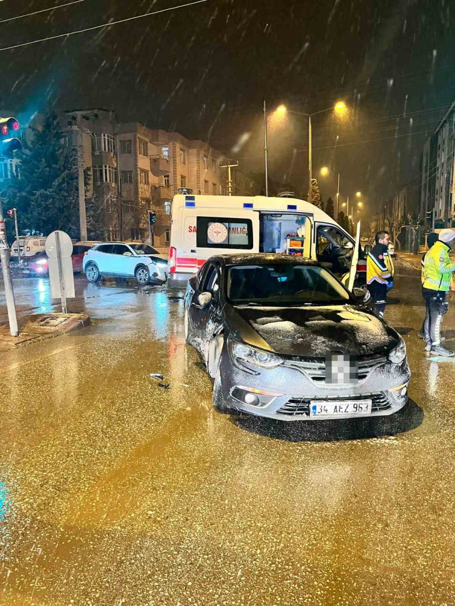 Konya’da Otomobiller Çarpıştı: 1 Yaralı