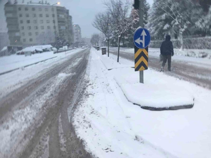 Ereğli’de Kar Yağışı Etkili Oluyor