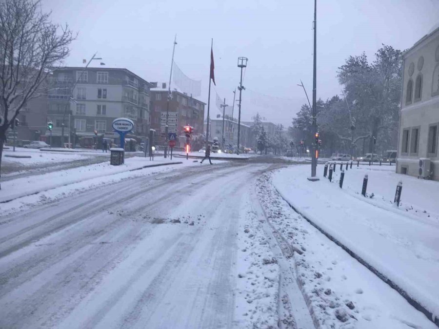 Ereğli’de Kar Yağışı Etkili Oluyor