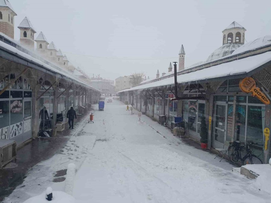 Karapınar’da Kar Yağışı Etkili Oldu