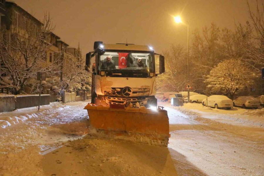 Başkan Palancıoğlu, Karla Mücadele İçin Gece Gündüz Sahada