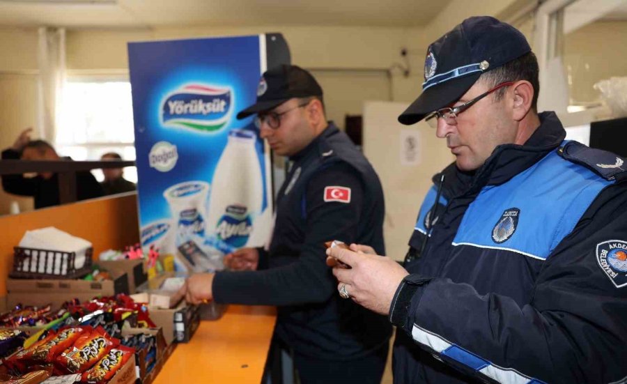 Akdeniz Belediyesi Okul Kantinlerini Denetledi