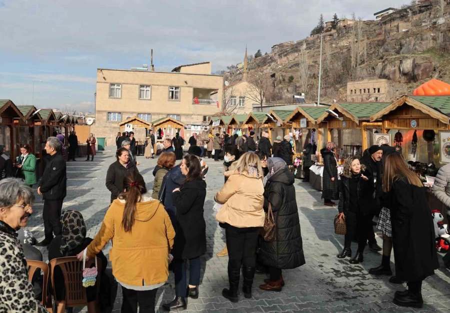 Talas’ta "maharetli Eller"e Kar Engeli