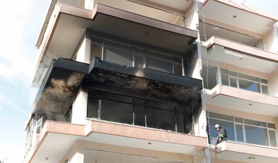 Antalya’da Kentsel Dönüşümdeki Binada Çıkan Yangını İtfaiye Söndürdü