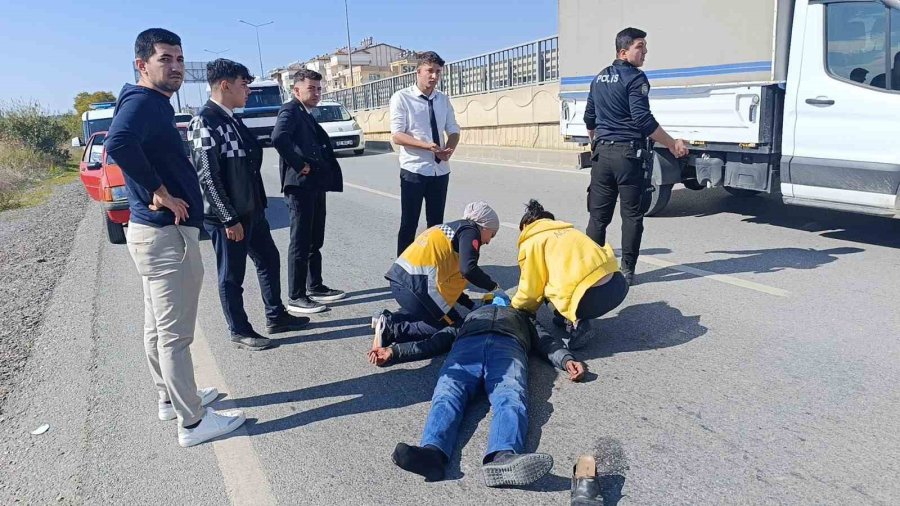 Otomobil İle Çarpışan Motosikletin Sürücüsü 50 Metre Sürüklendi: 1 Yaralı