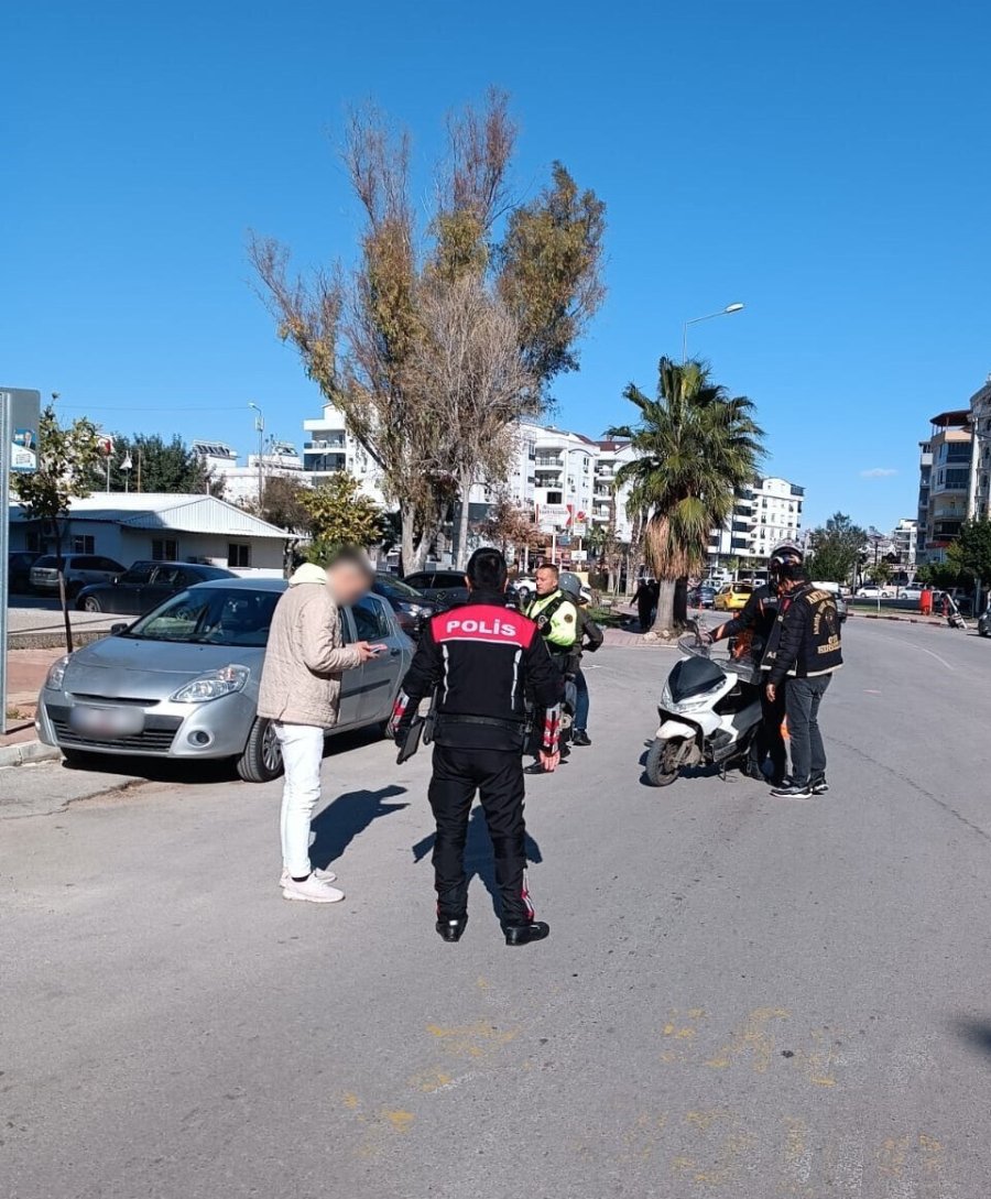 Antalya’da Motosiklet Ve Araç Denetimlerinde 127 Sürücüye Ceza Kesildi