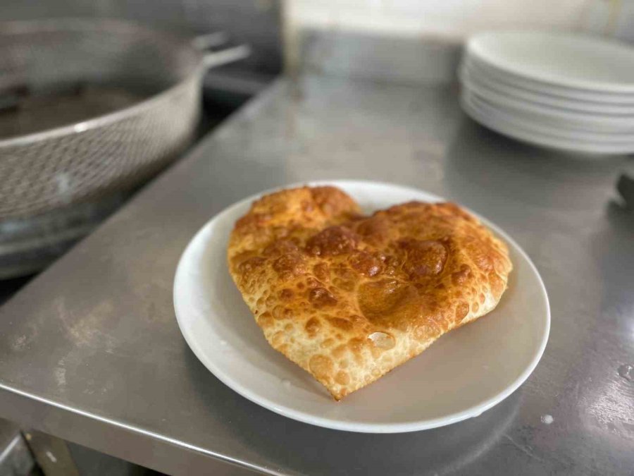 Sevgililer Günü’ne Özel Kalpli Çibörek