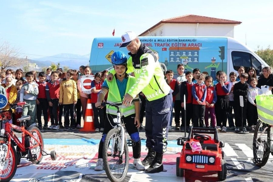 Gazipaşa’da Öğrenciler Trafik Bilinciyle Yetişiyor