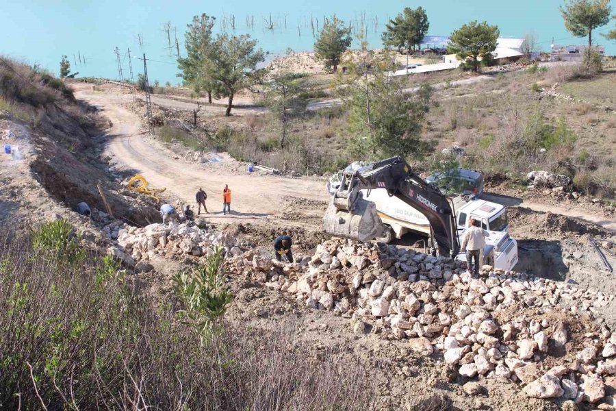 Büyükşehir Heyelan Yaşanan Yollarda Duvar Örüyor