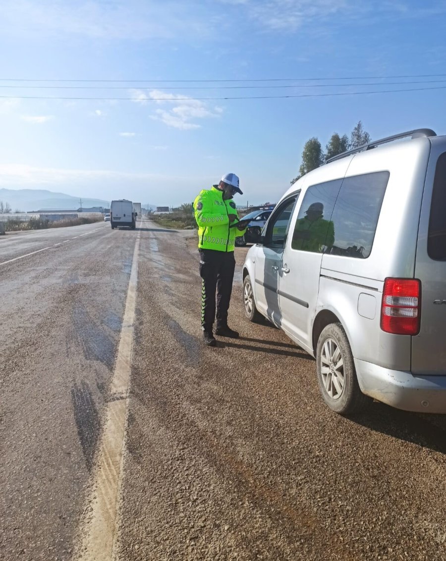 Antalya’da 1 Haftalık Trafik Denetimlerinde 63 Bin Araç Kontrol Edildi, 15 Bin Sürücüye Ceza Kesildi