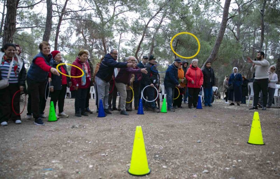 Mersin’de Emekliler Tabiat Parkında Eğlendi