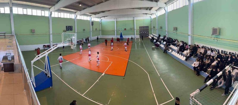 Beylikova Kaymakamlığı Kurumlar Arası Voleybol Turnuvası Başladı